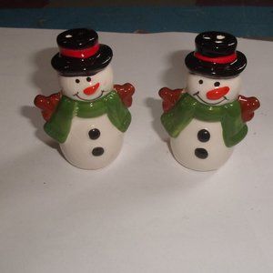 Salt pepper shakers snowman